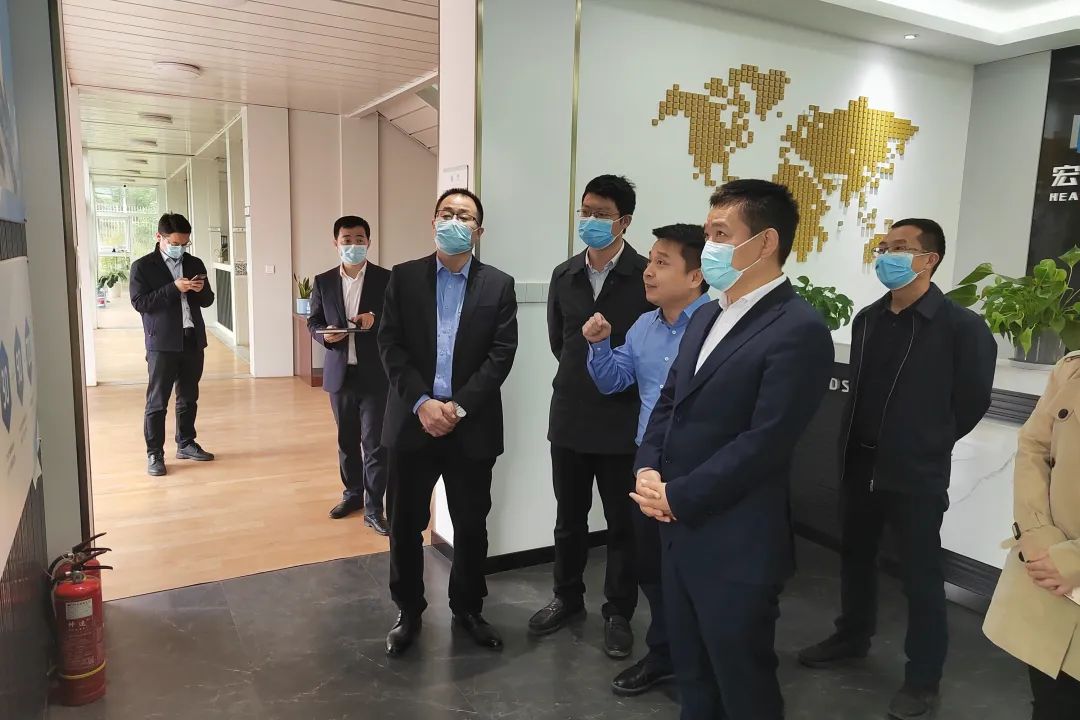 重慶市永川區(qū)委常委、副區(qū)長(zhǎng)宋文到訪凈化彩鋼夾芯板廠家宏鑫源重慶金諾公司調(diào)研工作(圖1)